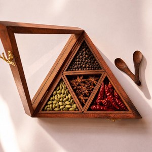 Caja de especias triangular de madera con tapa de vidrio, organizador de hierbas hecho a mano para cocina, almacenamiento decorativo de masala, organizador de especias de madera - Product Image 4