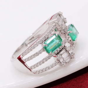 Anillo de Compromiso de Oro Blanco de 18k, Hecho a Mano, con Esmeralda Natural Corte Esmeralda, Certificado, Joyería de Boda, Regalo Perfecto para su Cumpleaños - Product Image 6