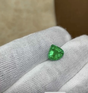Émeraude de Zambie de haute qualité, forme triangulaire, pierre précieuse verte en vrac pour la fabrication de bijoux - Product Image 4