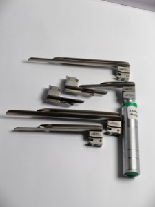 VITRA F.O. Lames de laryngoscope Miller 00 - 4 et poignée |   Laryngoscopes pédiatriques en acier inoxydable de qualité médicale |   CERTIFIÉ CE - Product Image 1