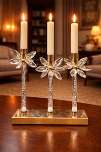 Elegante candelabro de metal dorado y vidrio, centro de mesa decorativo de primera calidad, perfecto para decoración del hogar y celebraciones, procedente de la India. - Product Image 6