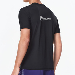 เสื้อยืดผู้ชายทรงสลิมฟิต ระบายอากาศดี เหมาะสำหรับเล่นกีฬา วิ่งออกกำลังกาย ผลิตจากผ้าไนลอนผสมสแปนเด็กซ์ ยืดหยุ่นได้ - Product Image 2