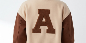 Veste universitaire personnalisée beige marron avec lettre A, veste universitaire pour femme, manteau en polaire décontracté, vêtement d'automne - Product Image 6