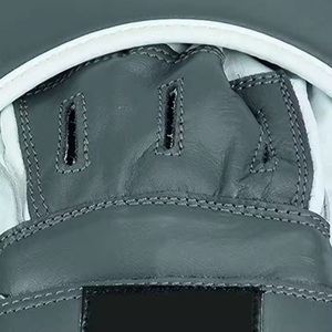 Guantes de Boxeo Profesionales de Cuero Personalizados, Diseño Curvo para Golpear, Ajuste Cómodo para MMA y Kickboxing - Product Image 4