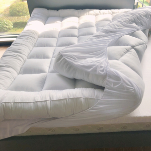 Surmatelas matelassé rafraîchissant en microfibre blanche 400TC, pliable, toutes saisons, lavable, pour usage domestique - Product Image 4