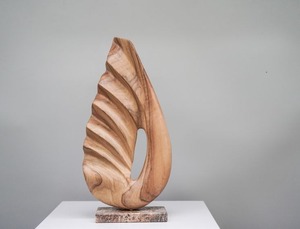 Sculpture en bois élégante, art décoratif fait main, statue pour la décoration intérieure de la maison, du salon, de l'hôtel, du bureau - Product Image 1