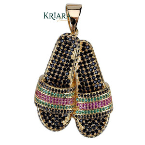 Pendentif pantoufle en argent 925 et moissanite, micro-pavé noir multicolore, breloque hip-hop - Product Image 1