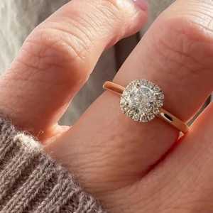 Bague en diamant de laboratoire taille coussin de 0,60 carat certifiée IGI, or massif 14 carats, micro-sertissage délicat, prix d'usine B2B en gros - Product Image 2
