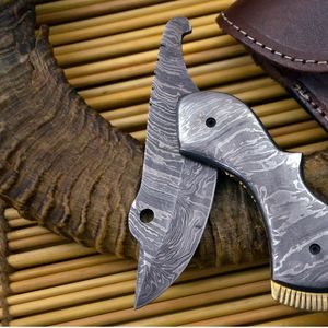 Cuchillo de Caza de Acero de Damasco, Hoja de Punta Caída, Borde Recto, Grosor de 0.6mm, con Funda de Cuero, para Uso en Campamentos al Aire Libre - Product Image 1
