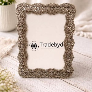 Cadre photo en métal de qualité supérieure, décoration pour la maison par Tradebyd - Product Image 1