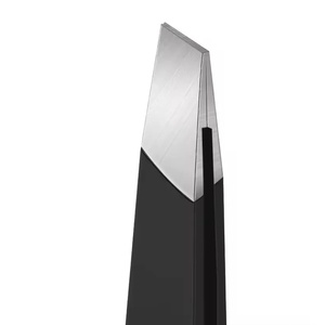 Pince à épiler de luxe en acier inoxydable, pointe inclinée, pointe pointue, design moderne, finition noire durable - Product Image 3