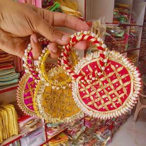 Sacs Potli en Soie Gota Patti Traditionnels Faits Main en Inde avec Poignée Perle, Petite Pochette à Monnaie Shagun, Cadeaux de Mariage et de Cérémonie Haldi - Product Image 2