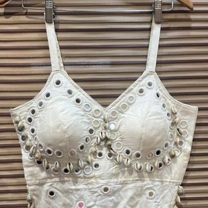 Blouse élégante style corset spéciale Navratri avec broderie Kaudi et travail de miroir à la main, prix de gros par Royal Export - Product Image 5