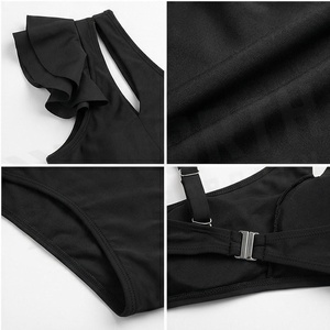 Ensemble de yoga 2 pièces imprimé papillon bleu avec finition dorée, body à col en V profond et jupe portefeuille longueur genou - Product Image 4