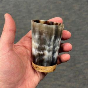Vaso de Cuerno de Búfalo Natural, Material Orgánico Pulido, Estilo Rústico, Artículo de Colección - Product Image 1