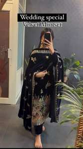 Traje exclusivo de diseñador en tela georgette, top y pantalón con dupatta con bordado de lentejuelas y trabajo de corte. - Product Image 2