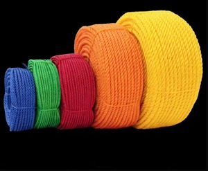 Corde torsadée multifonction en monofilament HDPE, fabriquée en polypropylène, pour les applications maritimes, agricoles, industrielles et d'emballage. - Product Image 1