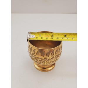 Gobelet en laiton fait main tendance, rond, vintage, avec motif de feuille en relief, tasse décorative pour cadeaux - Product Image 3