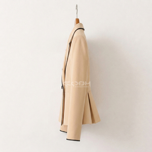 Blazer Elegante Beige de Doble Botonadura con Combinación Negra para Mujer, de la Hermandad Griega Delta Sigma de Cosh International - Product Image 3