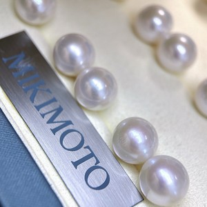 Pendientes de Perlas de Tahití de 10-11 mm, Plata de Ley S925 de Precisión, Redondos e Impecables, Engaste Alto - Product Image 4