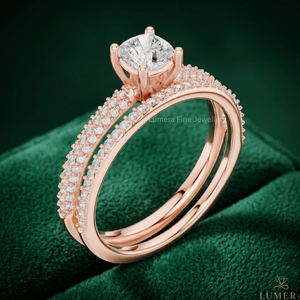 แหวนหมั้นเพชรโมอิสซาไนต์ทรงคุชชั่นทองคำโรสโกลด์ 14K พร้อมแหวนคู่ประดับเพชรแบบพาเว่สำหรับผู้หญิง - Product Image 3