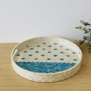 Plateau MOP de haute qualité, conçu avec une finition brillante pour rehausser la décoration intérieure avec un attrait élégant et moderne. - Product Image 1