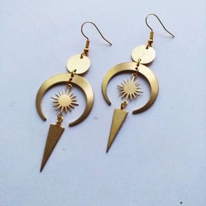 Boucles d'oreilles en laiton de style moderne, bijoux luxueux, boucles d'oreilles fines indiennes, bijoux vintage tendance pour les événements et la maison - Product Image 1