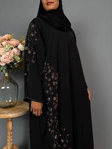 Vente en gros : Abaya longue élégante et modeste pour femme, robe musulmane pleine longueur pour la prière du Ramadan et tenue décontractée - Product Image 5