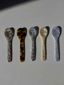 Cuillères et fourchettes à salade en résine avec motif marbré et tourbillon aquatique, vaisselle de fête écologique - Product Image 4