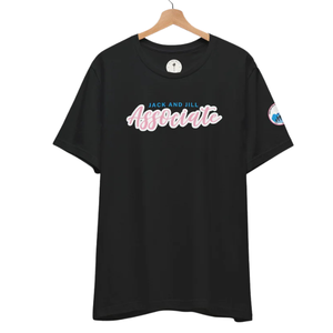T-shirt graphique noir en coton doux à col rond et manches courtes – Vêtement décontracté et tendance pour le quotidien - Product Image 2