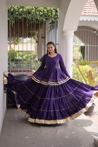 Lehenga Choli en coton violet avec blouse peplum et bordure dorée, robe de mariée traditionnelle longue pour femme, style Inde Pakistan - Product Image 5