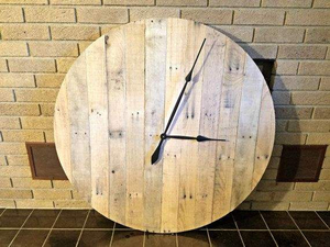 Reloj de Pared Grande de Madera con Diseño Circular Láser para Decoración del Hogar - Product Image 3