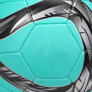 Ballon de football de qualité professionnelle, haute résistance à l'air, construction durable, adapté au football des adultes et des jeunes. - Product Image 2