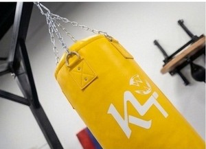 Sac de boxe d'entraînement en tissu Oxford jaune K4 avec remplissage de sable pour usage en salle de sport pour adultes - Product Image 2
