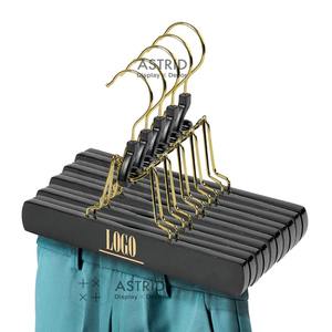 Astrid 23 cm Cintre en bois personnalisé avec logo, gain de place, pour foulards, serviettes, jupes, pantalons, pour magasin - Product Image 1