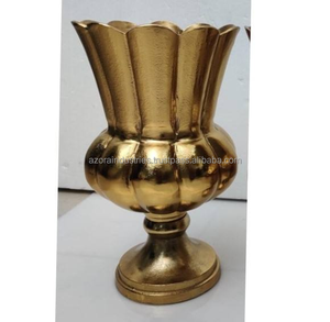 Vase décoratif en aluminium moulé Vase à fleurs moderne Vase décoratif de table fabriqué à la main par Azora Industries - Product Image 3