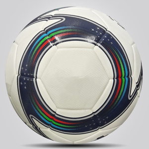 Ballon de football en cuir PU, couleur personnalisée, fabrication pakistanaise, taille personnalisée, matériau TPU, couture à la main, haute qualité, PU personnalisé. - Product Image 5