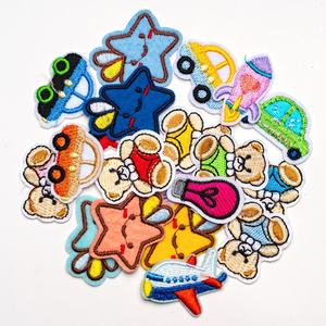 Patch brodé personnalisé en gros avec logo, badge auto-agrippant Velcro, patch 3D gonflé thermocollant pour vêtements - Product Image 6