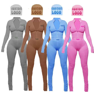 Conjuntos Deportivos de Dos Piezas con Logotipo Personalizado, Top Corto Elástico, Leggings Ajustados, Conjuntos Deportivos para Mujer - Product Image 1