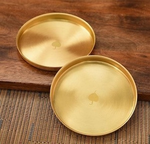 Juego de Posavasos Redondos de Latón Royal Sunburst, Hechos a Mano, de Primera Calidad, Resistentes al Calor, Protector de Mesa, Elegante Regalo - Product Image 3