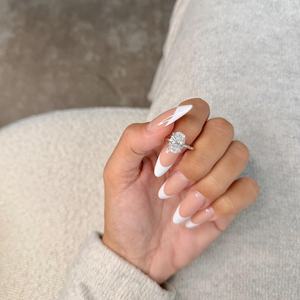 Anillo de Compromiso de Oro con Diamante Cultivado en Laboratorio de Corte Ovalado de 3.10 Quilates para Mujer |   Anillo de boda solitario con halo oculto |   Lujoso para Novias - Product Image 3