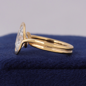 Bague de Fiançailles de Luxe en Or 14K avec Diamant de Laboratoire Taille Coussin 2,00 Carats (Ancienne Mine), Sertie en Bézel Bypass, Certifiée IGI, Bague de Mariage - Product Image 3