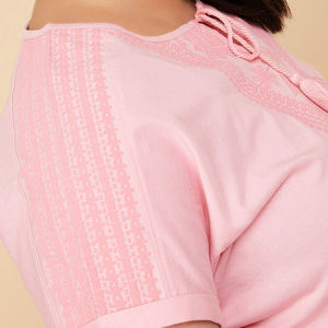 Proveedor de Camisetas Bordadas para Mujer, Camiseta de Algodón Suave de Alta Calidad con Logotipo Bordado Detallado para Marcas de Ropa de Marca Privada - Product Image 6