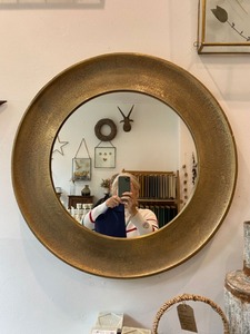 Miroir mural rond en métal Art Déco fait main encadré pour la maison, les mariages et les occasions de Diwali - Product Image 2