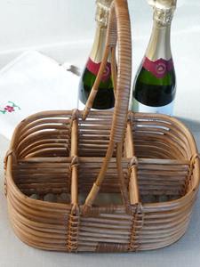 Cesta de picnic de ratán única, perfecta para transportar vino, champán y bebidas, y como almacenamiento decorativo para la mesa de recepción de invitados, procedente de la India. - Product Image 5