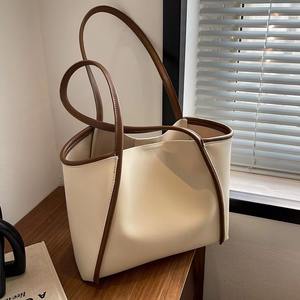 Bolsos Tote Casuales Unisex de Cuero PU de Diseño Personalizado con Cierre de Cremallera, Correa Extraíble Impermeable - Product Image 6