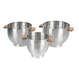 Coladores de acero inoxidable llamativos que mantienen su resistencia y forma incluso al escurrir pasta hervida o verduras calientes. - Product Image 1