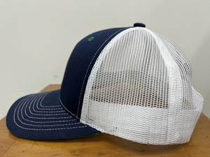 Chapeau de camionneur structuré à 6 panneaux en maille respirante, broderie personnalisée, idéal pour les tenues quotidiennes des adultes, fabriqué au Vietnam par un fournisseur de haute qualité. - Product Image 2
