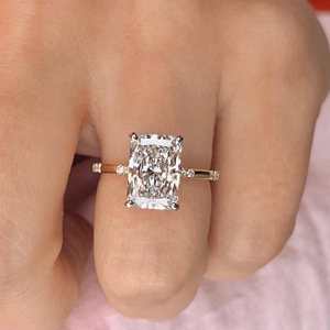 Bague de fiançailles et de mariage tendance IcedJewelz avec diamant de laboratoire taille radiant de 4 carats, or jaune 14 carats, luxe certifié IGI, 3 grammes - Product Image 3