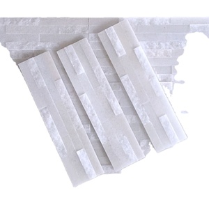 Carreaux de marbre blanc artisanal à surface naturelle, écologiques et durables, pour revêtement mural de salle de bain de luxe et extérieur - Product Image 1